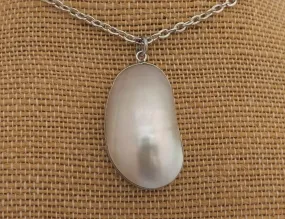 Cream Mother of Pearl Shell Pendant Necklace