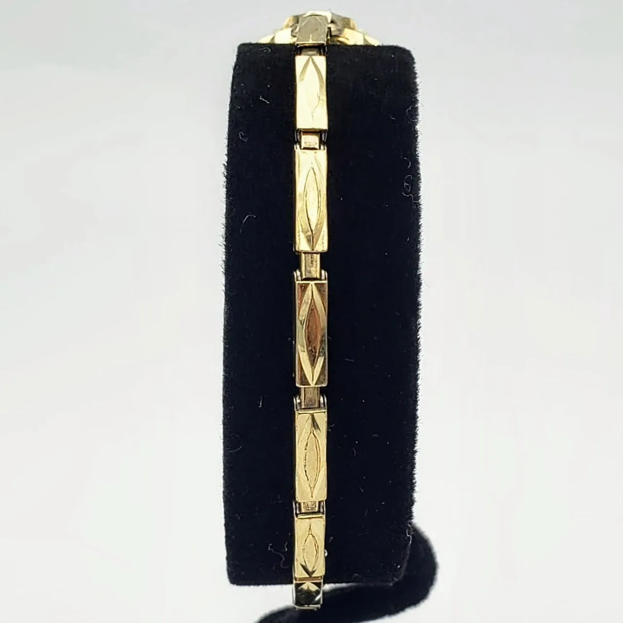 Vintage BULOVA Miss Universe Ladies Wristwatch Swiss Caliber 6BL 17 Jewels Watch